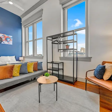 Bright And Modern Studio In Louisville # 405
